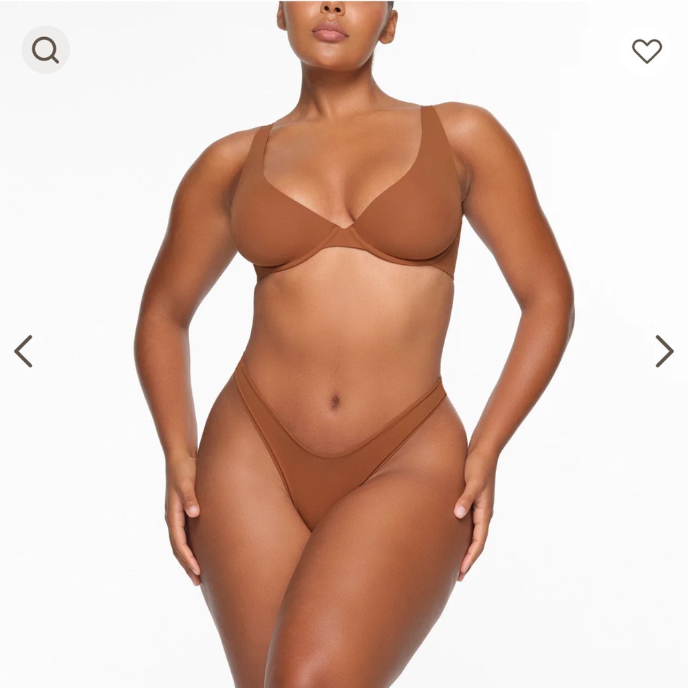 SKIMS PLUNGE BRA